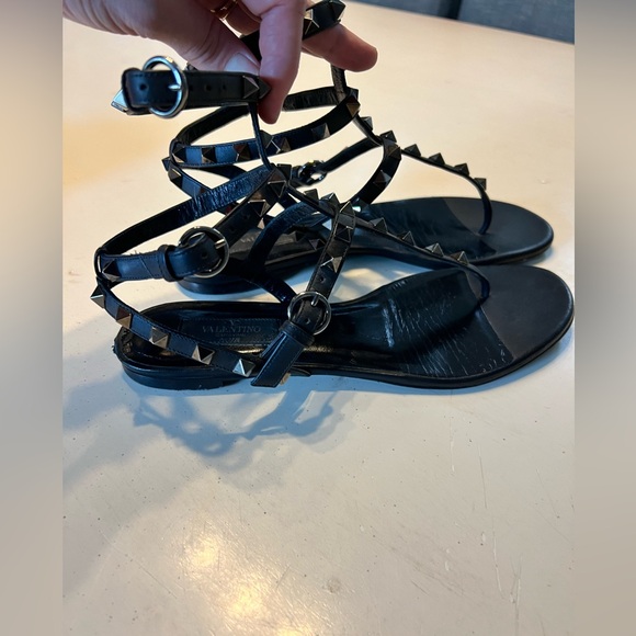 Valentino Garavani Rockstud calfskin leather sandal with Platinum-finish studs - Picture 14 of 14